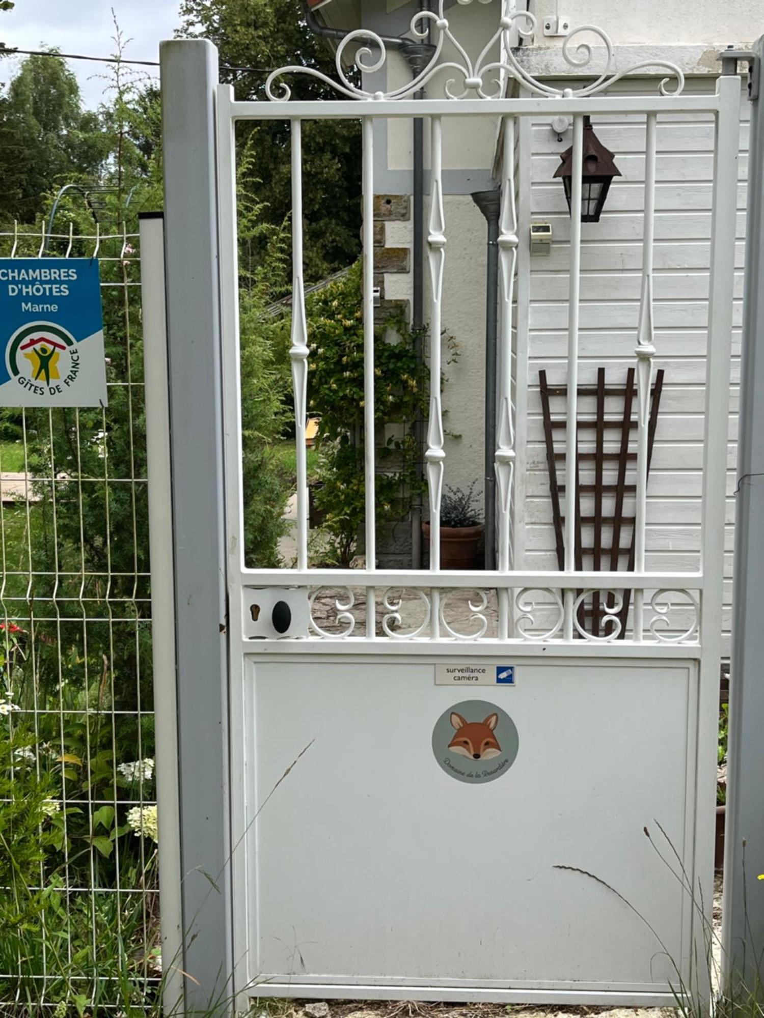 "Aux Chants Des Oiseaux" Domaine De La Renardiere Les Grandes-Loges Luaran gambar
